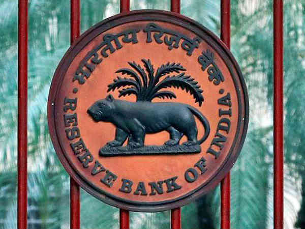 RBI ने एक और बैंक पर जड़ा ताला, जानिए आपके पैसे का क्या होगा | RBI canceled license of Mantha Urban Cooperative Bank whether your account is not in it